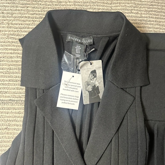 SOLD Sincerely Jules Black Pleated Mini Set - Picture 2 of 6